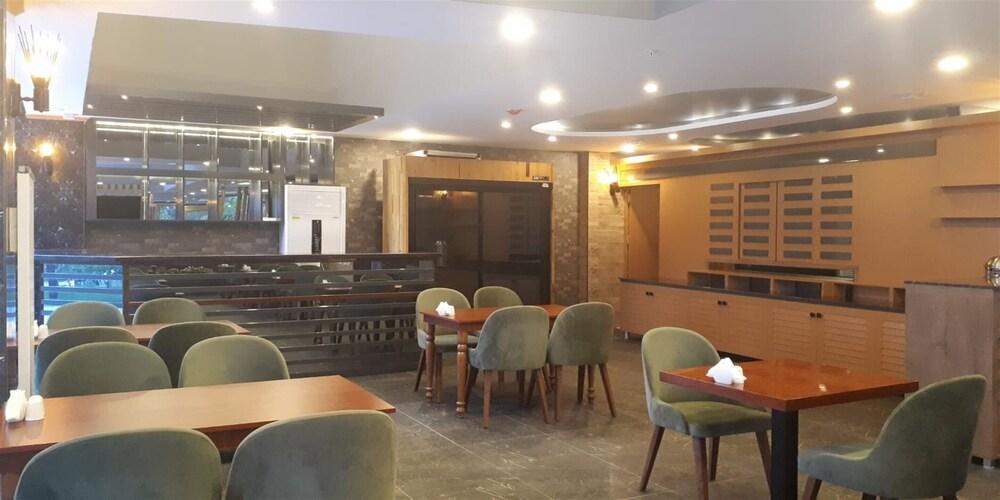 Zeynel Boutique Couette-café